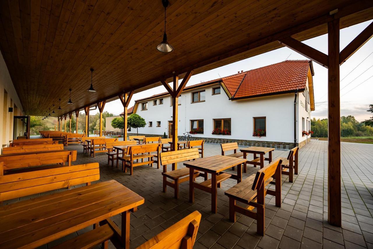 Na Zelenem Statku Hotel Rasovice  Exterior photo